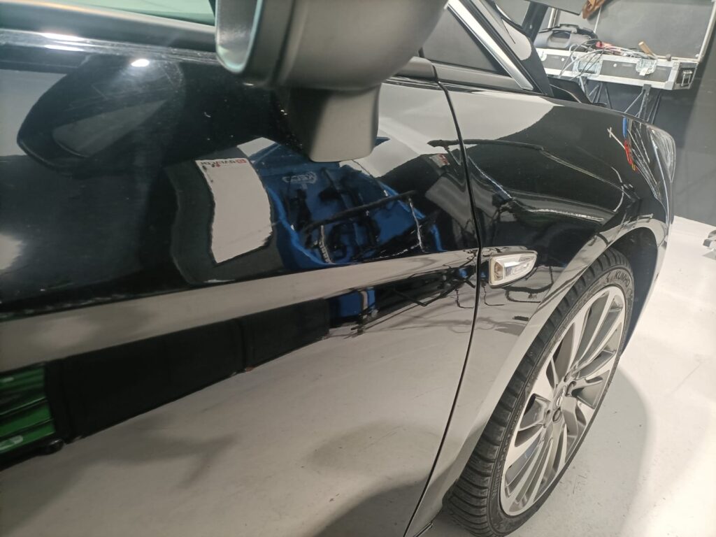 danni da grandine_Bozzo su portiera auto causato dalla grandine